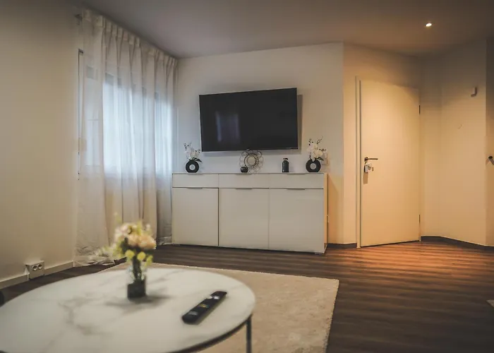 Moderne Mit Kochinsel In Zentral Ruhig Und Netflix - Erstbezug Wehome Komfort * Sinsheim